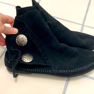 Minnetonka ankle high moccasins